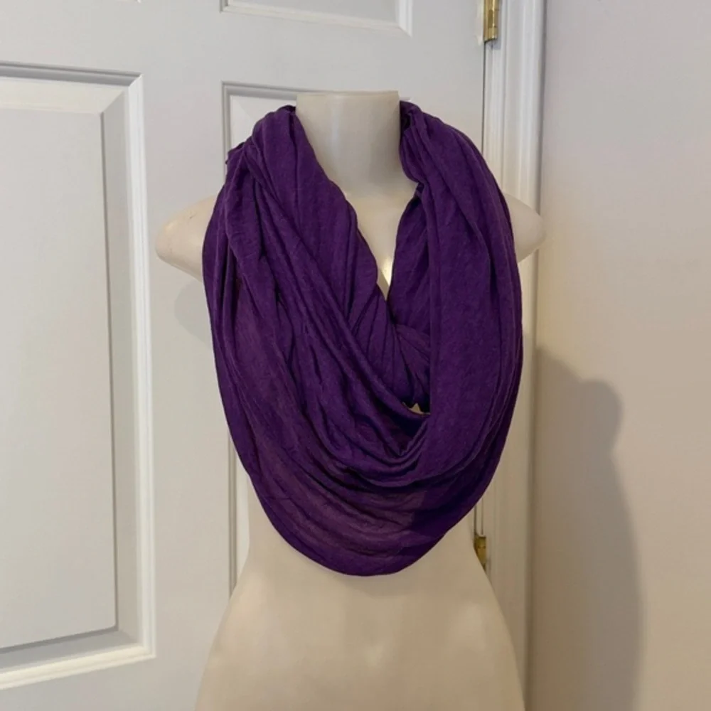 Calvin Klein Purple scarf great condition super soft